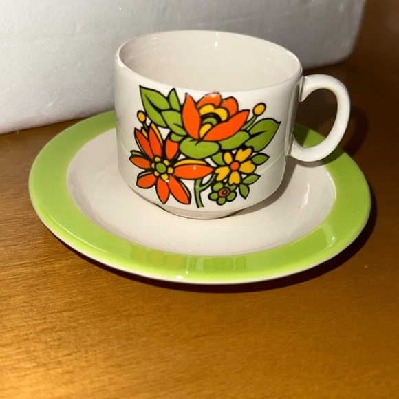 Vintage Tea Set (missing one plate & one cup) - Picture 4 of 6